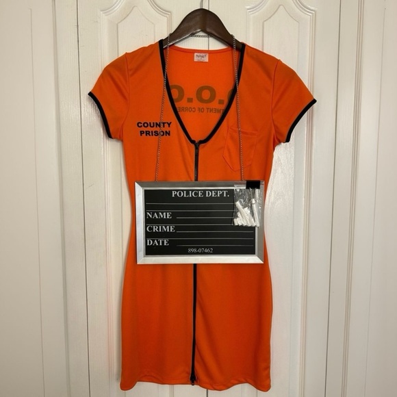 SPIRIT Womenโs Locked Up Prisoner Costume - Picture 7 of 14